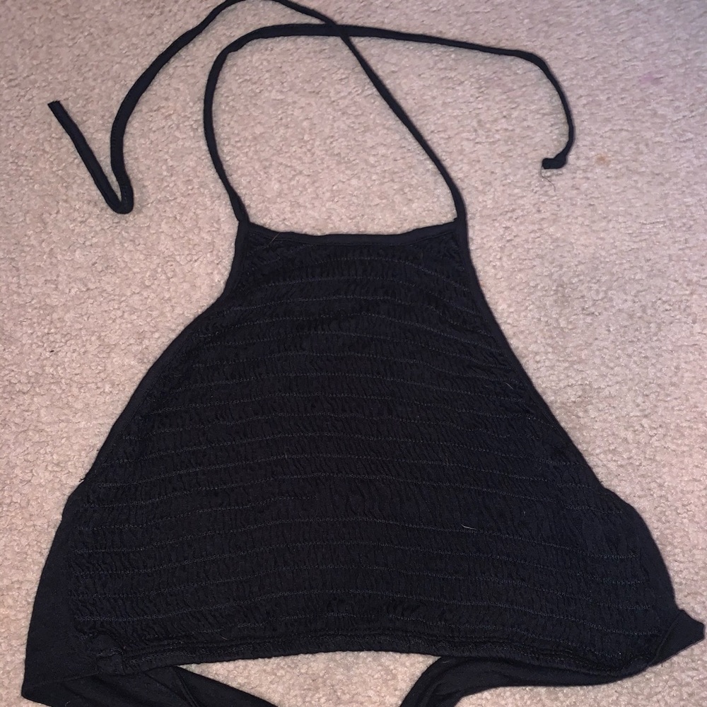 Black halter crop top!